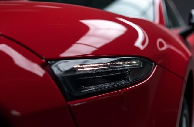 Tökéletesen polírozott, karcmentes autó festék